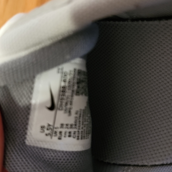 NWT Air Max Motif sneaker in box - Picture 7 of 8